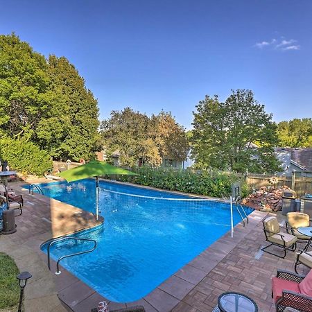 Deluxe Omaha Escape With Game Room, Pool Access Exterior photo