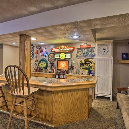 Deluxe Omaha Escape With Game Room, Pool Access Exterior photo