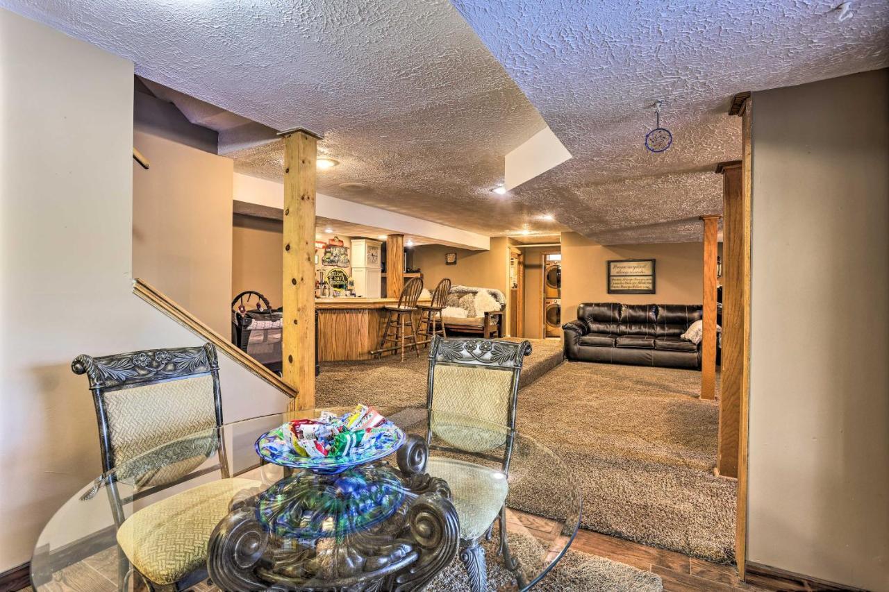 Deluxe Omaha Escape With Game Room, Pool Access Exterior photo