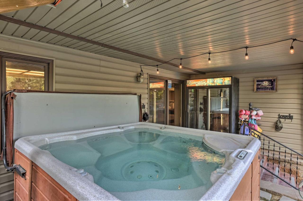 Deluxe Omaha Escape With Game Room, Pool Access Exterior photo